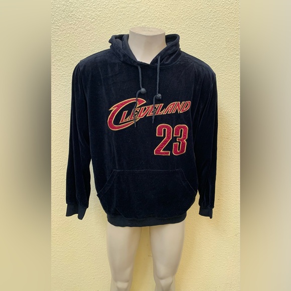 NBA 🏀 Cleveland Cavs Men’s Size US Large LeBron James Black Velour Hoodie - Picture 3 of 11